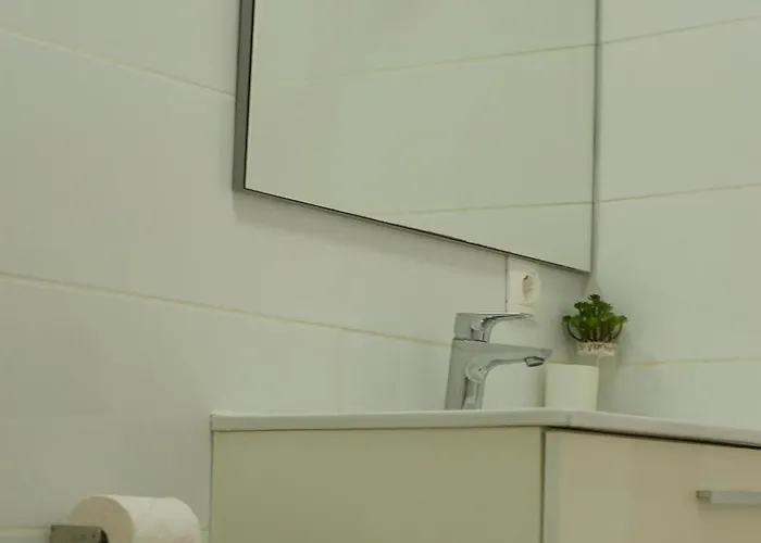 Park For Beautifully Located 阿德耶